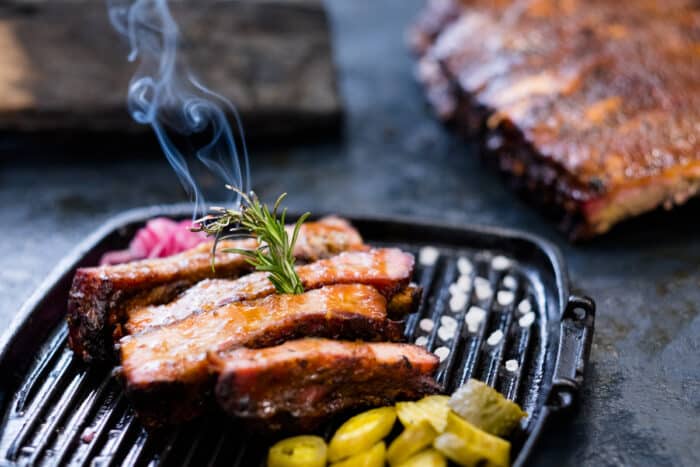 como limpiar plancha de asar