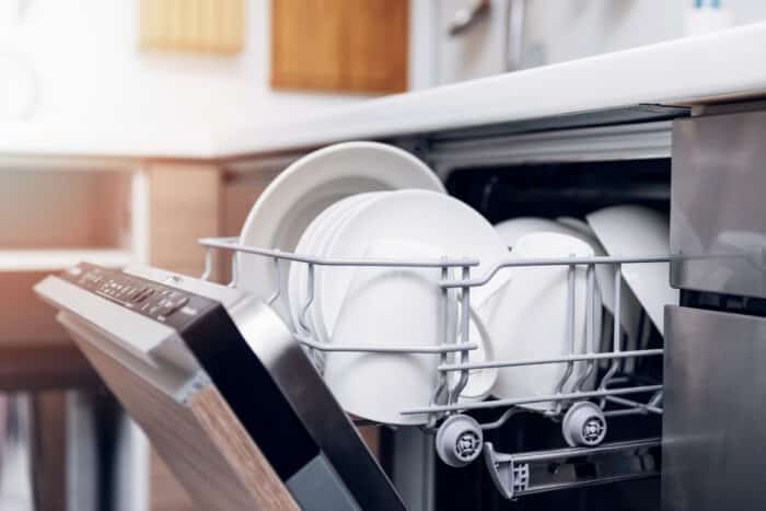Cómo limpiar el lavavajillas para alargar su vida útil