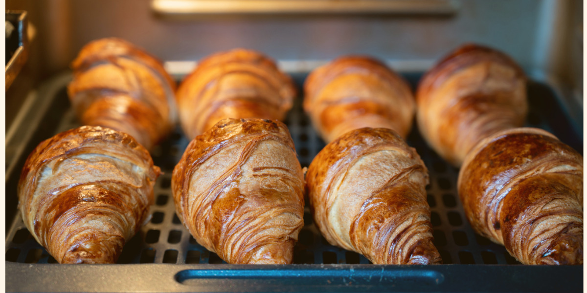 tostadora plana croissants desayuno