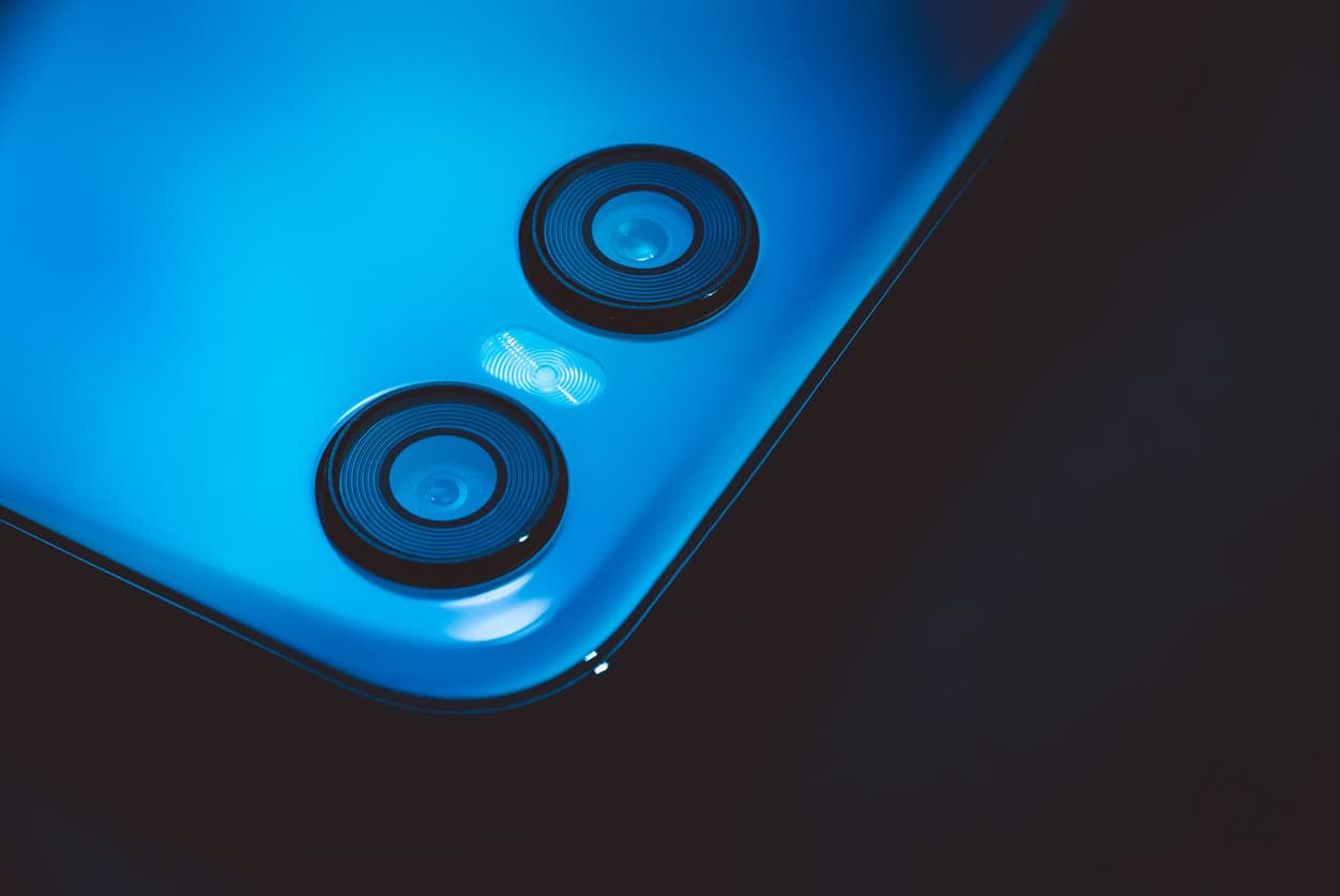 La cámara de un smartphone Motorola.